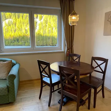 International House Mit 2 Schlafzimmern Zw 7 *